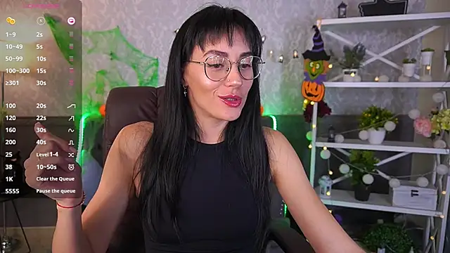 Snapshot of EviLune chatting on October 2025 09:05:02 PM EviLune online show from October 2025 09:05:02 PM