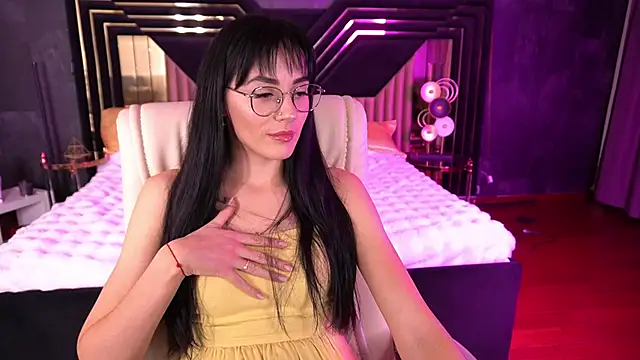 Snapshot of EviLune chatting on November 2025 09:13:01 PM EviLune online show from November 2025 09:13:01 PM