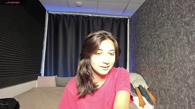 Elfy Rare  online show from September 2025 03:06:01 PM