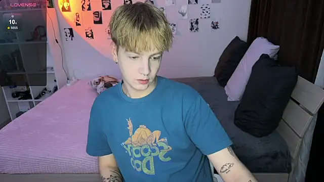Snapshot of olivertasty chatting on September 2025 12:43:01 AM olivertasty online show from September 2025 12:43:01 AM