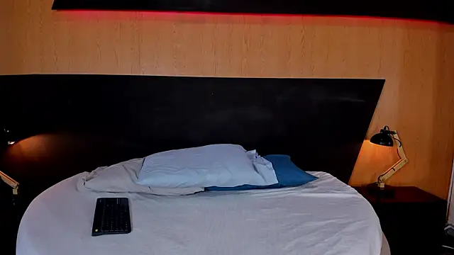 Dakota Monroe online show from September 2025 07:28:01 PM