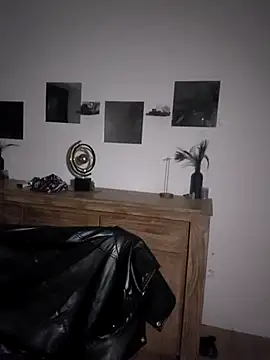 Foxy-Milfy online show from October 2025 04:21:01 AM