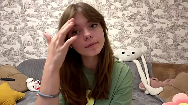 CoralinaEastoy online show from September 2025 08:00:02 PM