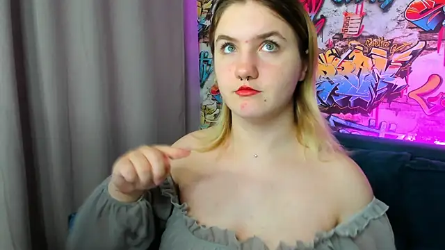 Julia Jips online show from September 2025 12:05:01 AM