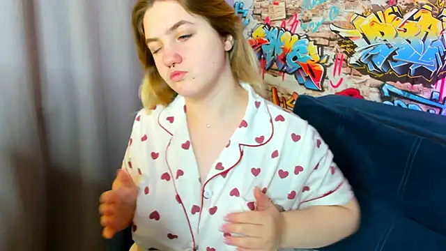 Julia Jips online show from October 2025 01:06:01 AM