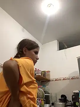 Snapshot of MiiluRosse chatting on November 2025 01:37:01 AM MiiluRosse online show from November 2025 01:37:01 AM