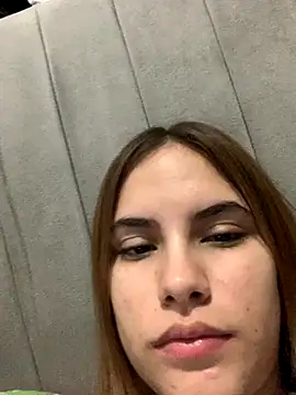 Snapshot of MiiluRosse chatting on November 2025 02:17:02 AM MiiluRosse online show from November 2025 02:17:02 AM