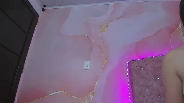 violet taylor  online show from October 2025 02:30:01 AM