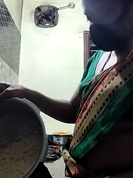 Snapshot of papukurty chatting on September 2025 02:02:02 AM papukurty online show from September 2025 02:02:02 AM