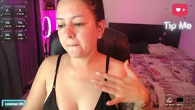 Snapshot of Abbyjoness21 chatting on November 2025 09:53:01 AM Abbyjoness21 online show from November 2025 09:53:01 AM