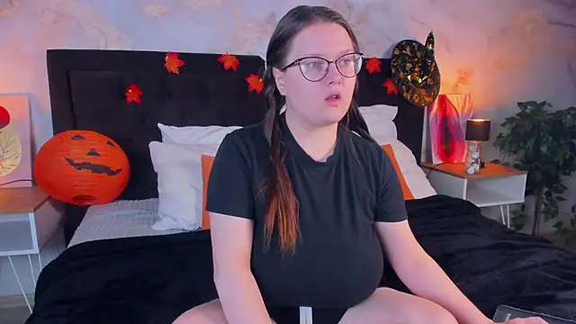 Snapshot of HelenDanvers chatting on October 2025 09:46:01 PM HelenDanvers online show from October 2025 09:46:01 PM