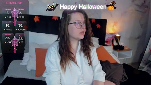 Snapshot of HelenDanvers chatting on October 2025 02:34:01 AM HelenDanvers online show from October 2025 02:34:01 AM