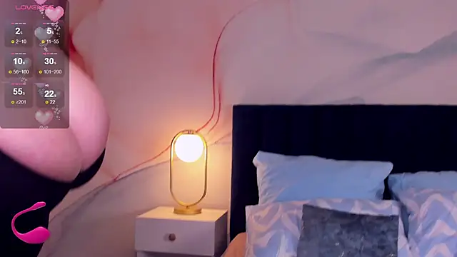 Snapshot of HelenDanvers chatting on November 2025 03:08:02 AM HelenDanvers online show from November 2025 03:08:02 AM