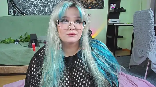 Snapshot of _CandyM1lky_ chatting on October 2025 06:36:02 AM CandyM1lky online show from October 2025 06:36:02 AM