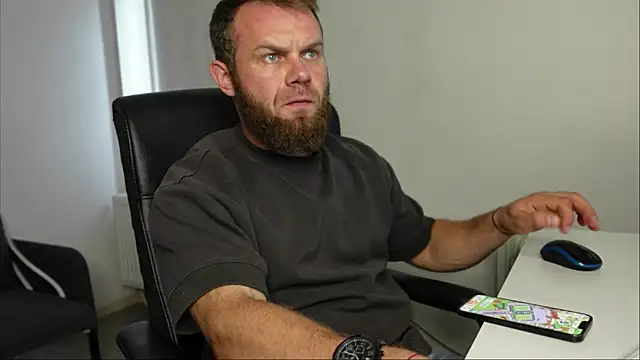 Snapshot of Stewart_Barnz chatting on October 2025 10:45:01 AM Stewart Barnz online show from October 2025 10:45:01 AM