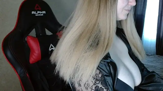 Snapshot of Miaxfox chatting on November 2025 12:04:01 PM Miaxfox online show from November 2025 12:04:01 PM