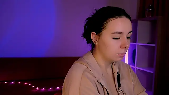 Snapshot of Di_na_Bell chatting on October 2025 05:37:01 AM Di na Bell online show from October 2025 05:37:01 AM