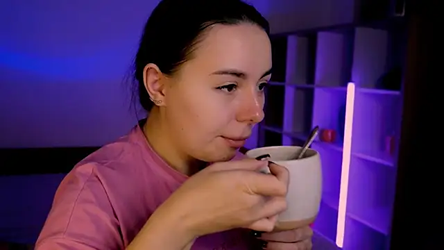 Snapshot of Di_na_Bell chatting on October 2025 05:41:02 AM Di na Bell online show from October 2025 05:41:02 AM