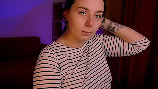 Snapshot of Di_na_Bell chatting on October 2025 05:41:01 AM Di na Bell online show from October 2025 05:41:01 AM