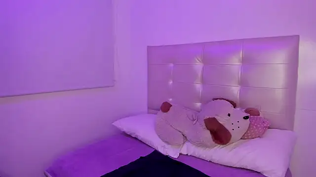 Anna Blade  online show from September 2025 02:28:01 PM