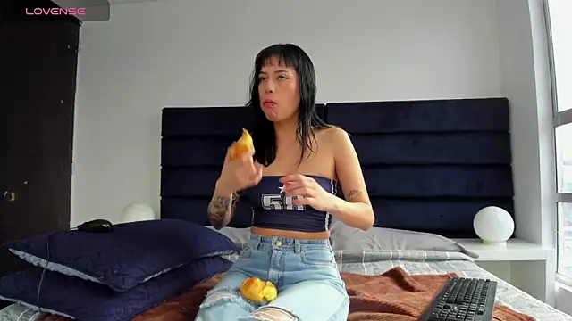 CHARLOTTE KNOX online show from September 2025 01:27:01 PM