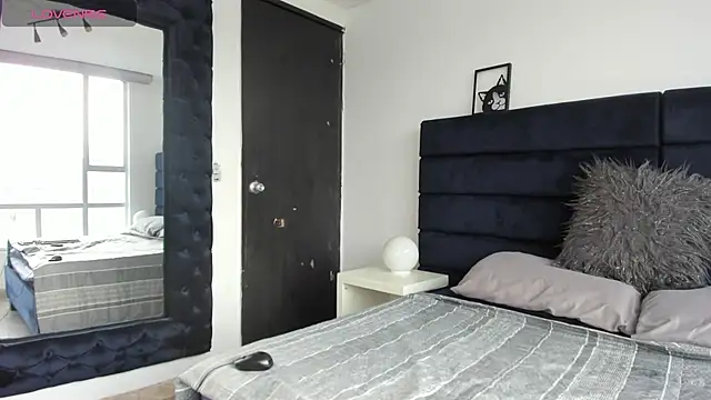 CHARLOTTE KNOX online show from October 2025 11:50:02 AM