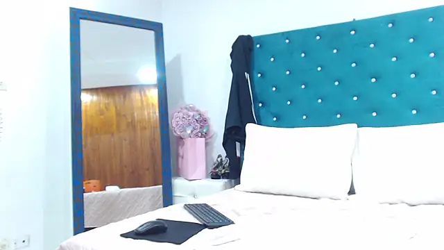 KimScarleth online show from October 2025 05:43:02 PM