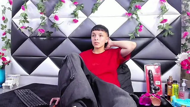 Megan Thompson  online show from September 2025 02:15:02 AM