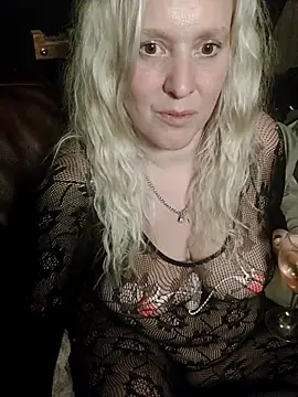 Bouncy-Bella28X online show from September 2025 09:59:02 PM