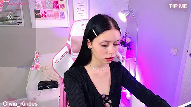 Olivia Kindes online show from September 2025 05:14:02 PM
