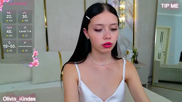 Olivia Kindes online show from September 2025 04:51:02 PM