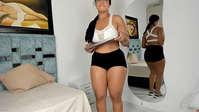 Snapshot of tamara_lovv chatting on September 2025 12:21:01 PM tamara lovv online show from September 2025 12:21:01 PM