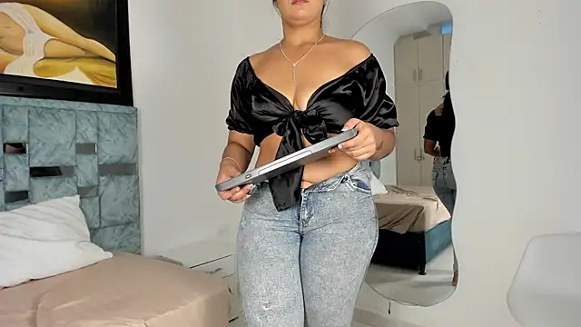 Snapshot of tamara_lovv chatting on November 2025 12:16:01 PM tamara lovv online show from November 2025 12:16:01 PM