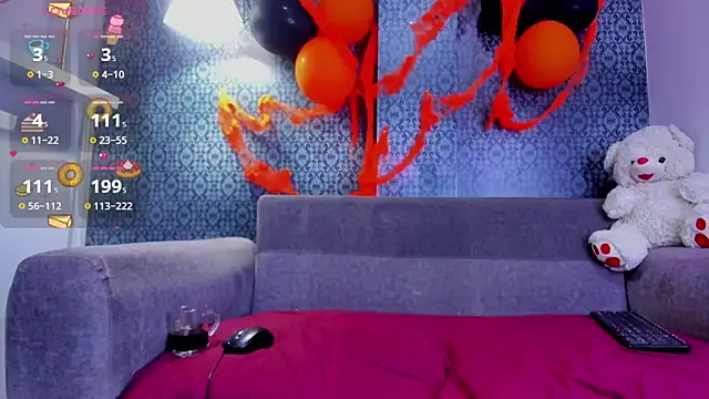 Snapshot of Zoe_White_ chatting on October 2025 12:39:02 PM Zoe White online show from October 2025 12:39:02 PM