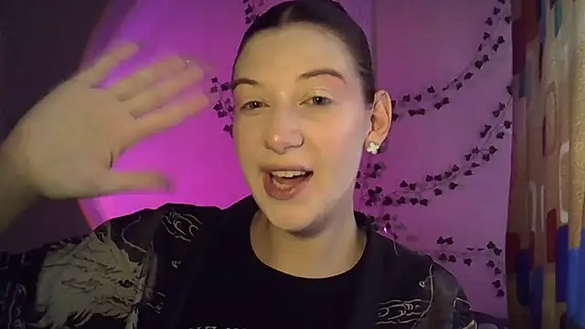 Snapshot of Lily_Ember chatting on October 2025 10:18:01 AM Lily Ember online show from October 2025 10:18:01 AM