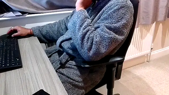 Snapshot of rogamuffin chatting on November 2025 11:27:02 PM rogamuffin online show from November 2025 11:27:02 PM