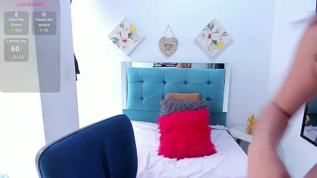 Sharloth F W online show from November 2025 01:28:01 PM