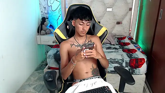 yiisu  online show from October 2025 06:15:02 PM