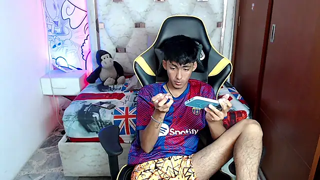 yiisu  online show from October 2025 12:14:02 PM