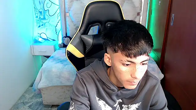 yiisu  online show from October 2025 12:17:01 PM