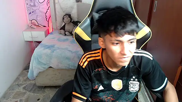 yiisu  online show from October 2025 12:13:02 PM