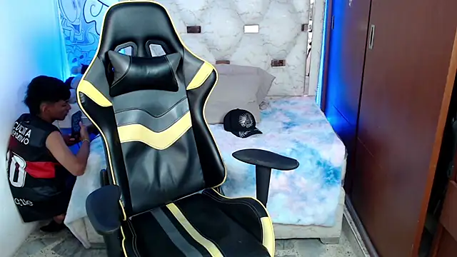 yiisu  online show from October 2025 06:12:01 PM