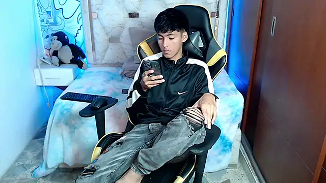 yiisu  online show from November 2025 12:15:01 PM