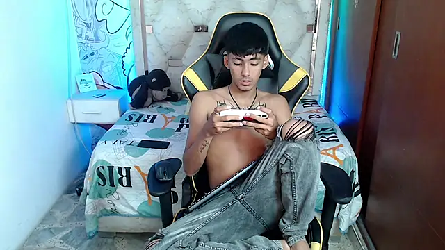 yiisu  online show from November 2025 12:20:01 PM