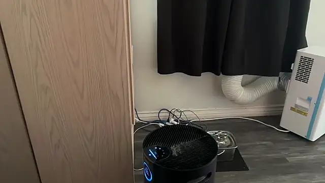 Snapshot of kSwisssxxx chatting on November 2025 10:43:02 PM kSwisssxxx online show from November 2025 10:43:02 PM