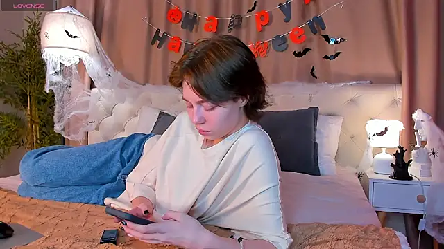 Snapshot of Skelerata chatting on October 2025 01:09:02 AM Skelerata online show from October 2025 01:09:02 AM