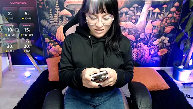 LunaBunny8 online show from November 2025 01:16:02 AM