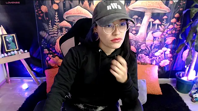 LunaBunny8 online show from November 2025 03:13:02 PM