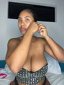 Snapshot of Mia_sweet80 chatting on October 2025 03:27:01 AM Mia sweet80 online show from October 2025 03:27:01 AM