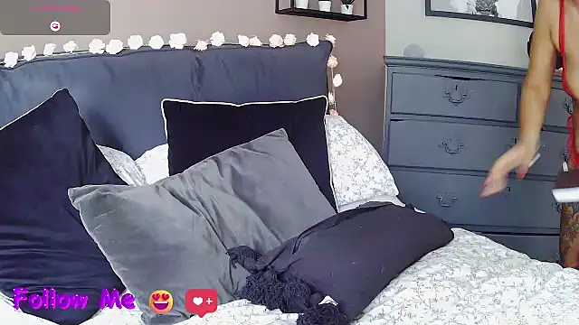 LonelyLucinda online show from September 2025 09:01:01 AM